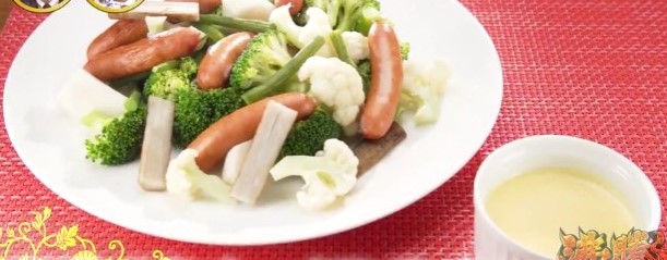 『沸騰ワード』温野菜とウインナーのオランデーズソース