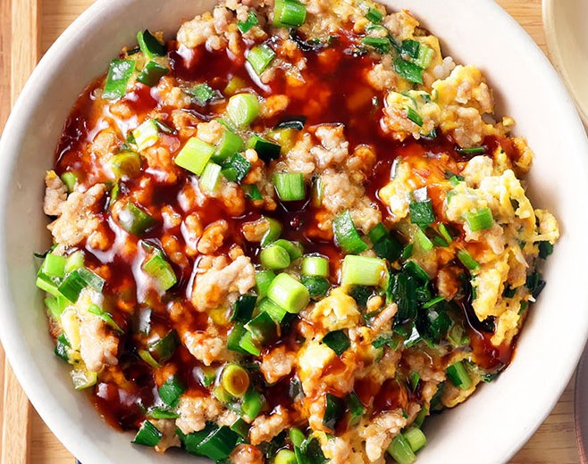 『男子ごはん』ニラたま丼