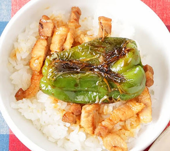 『男子ごはん』まるごとピーマンと豚肉ぶっかけ飯