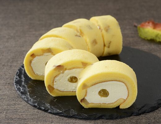 ローソン「焼き芋のもち食感ロール(紅はるか)」