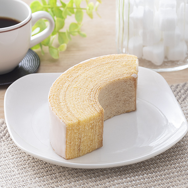 ファミリーマート「冷やして食べるしっとり食感のバウム」